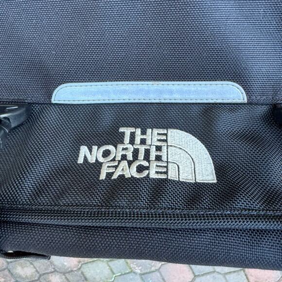 The North Face Messenger Bag Black 17x15x5 6 Pockets Computer Sleeve - Picture 2 of 10